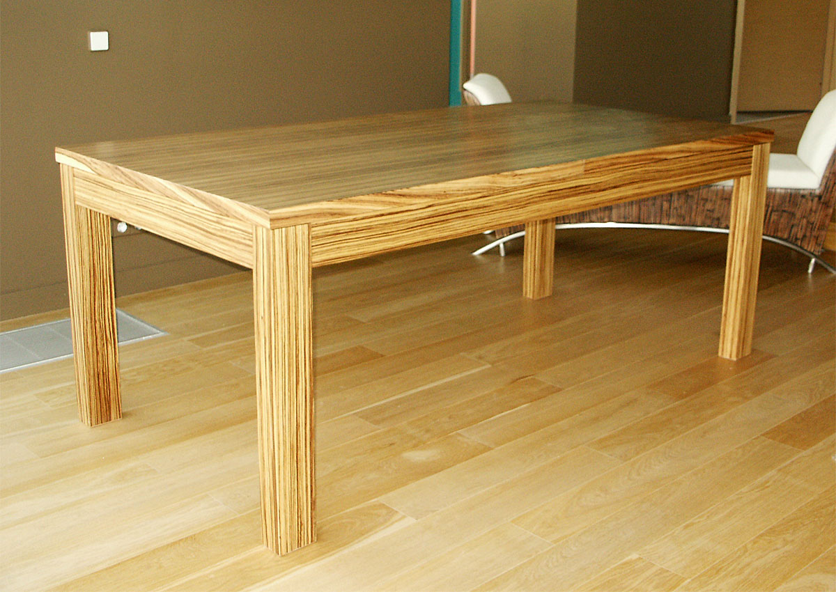 Раздвижные деревянные столы