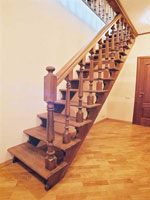 Лестница деревянная